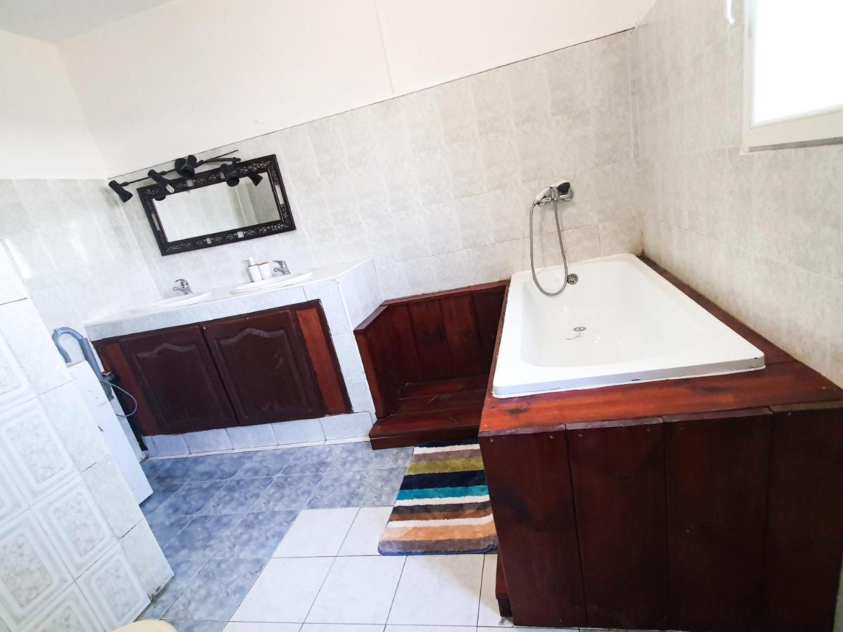 L'Auberge De L'Ile : Chambres D'Hotes Dzaoudzi Ngoại thất bức ảnh